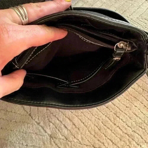 Chaps crossbody purse black - Picture 8 of 8